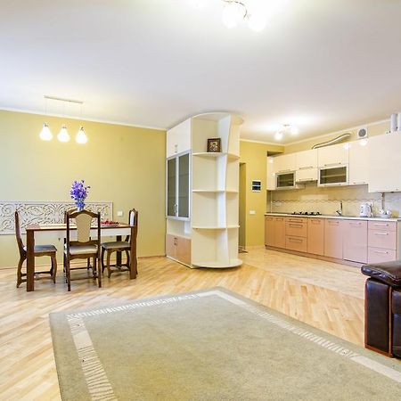 Apartment On Svobody Lviv Exterior foto